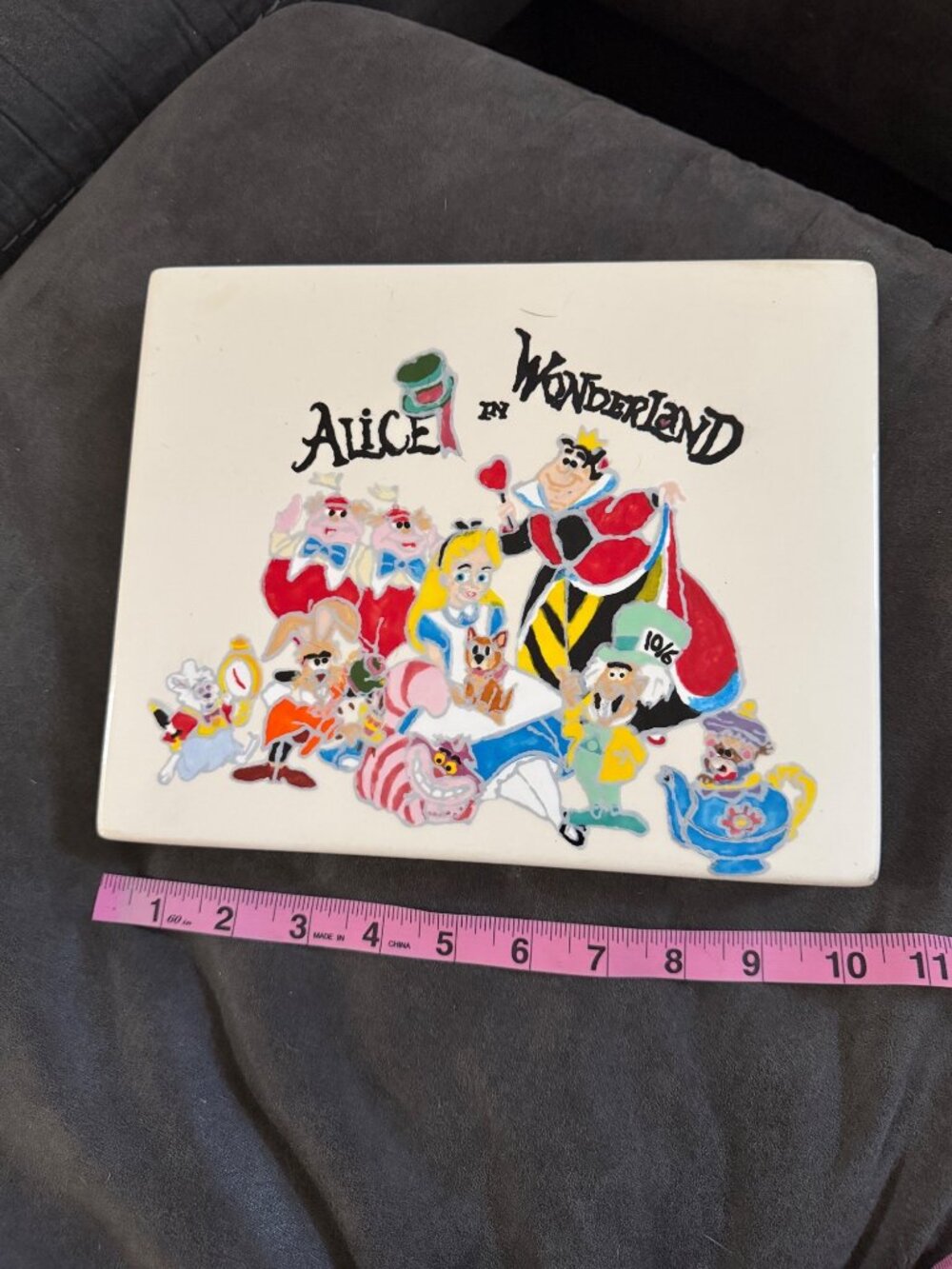 Alice In Wonderland Ceramic Decorative Plaque With Hand-Painted Characters 10x8i - Picture 6 of 6